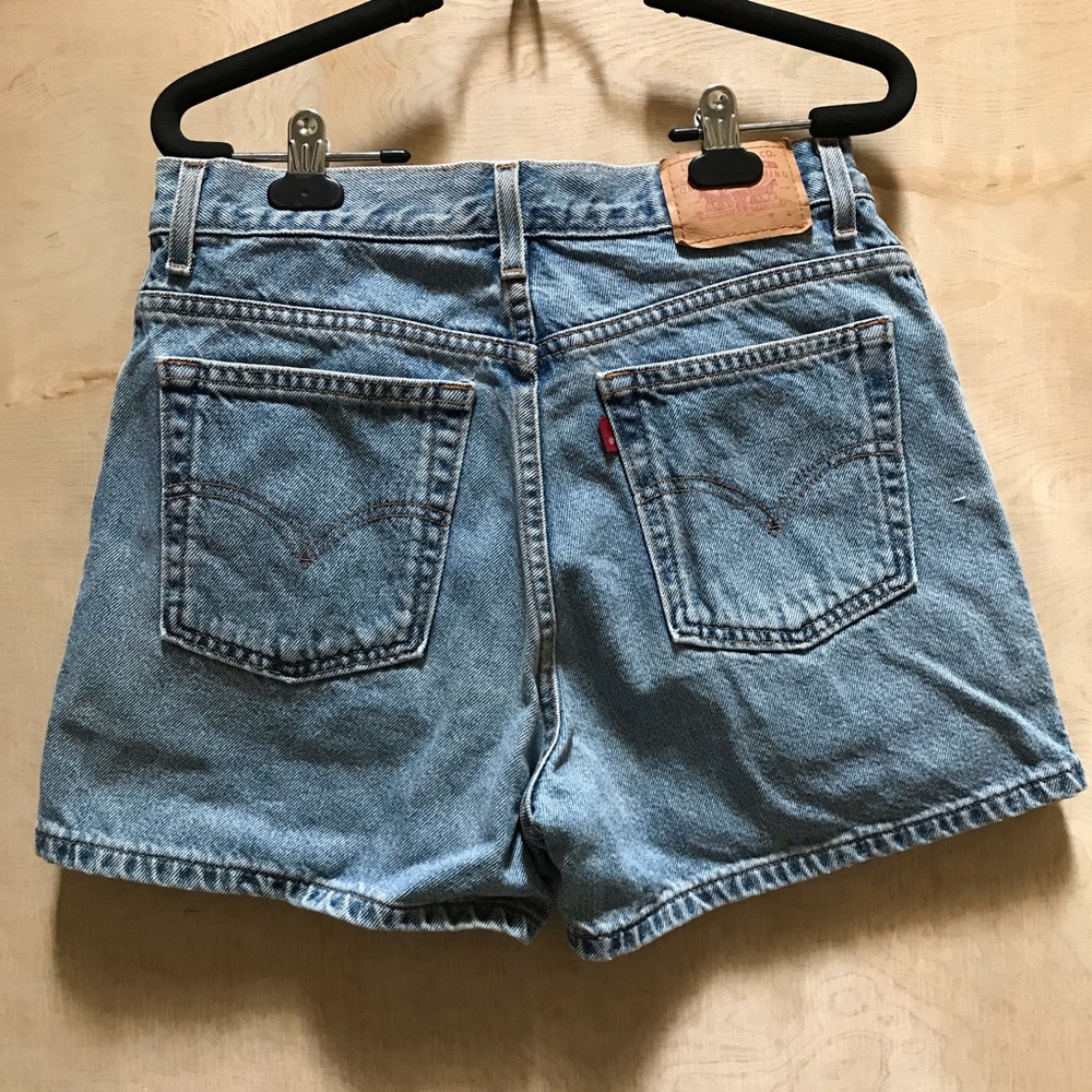 Vtg Levi’s Mid Rise Shorts - Picture 2 of 9